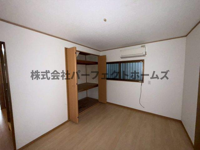 養父丘2丁目テラスの洋室|コンパクトで使いやすい洋室です