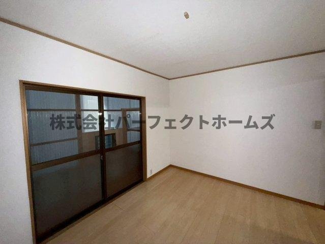 養父丘2丁目テラスの洋室|使い勝手のいい洋室です