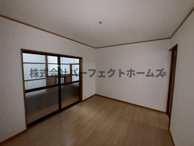 養父丘2丁目テラスの洋室|広々とした洋室です