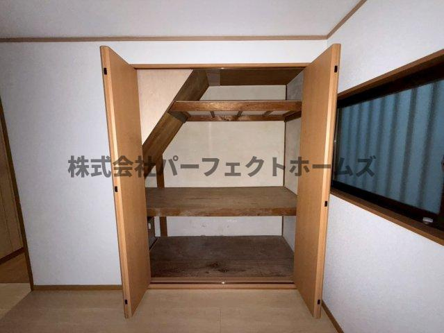 養父丘2丁目テラスの収納|こまごまとしたものを収納できそうですね