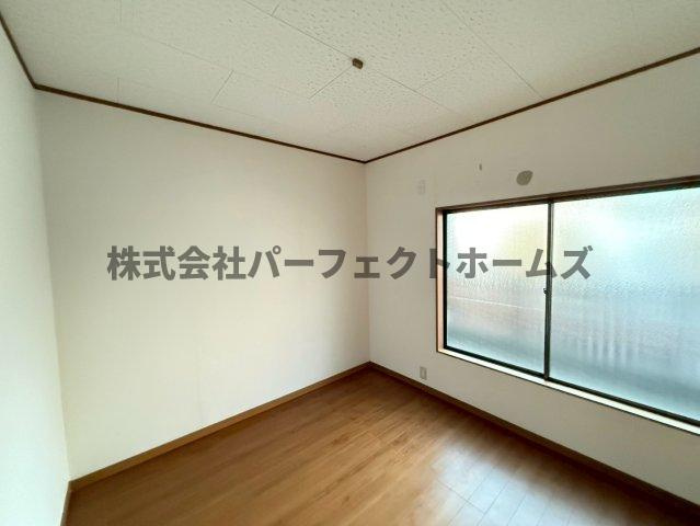 養父丘2丁目テラスの洋室|使い勝手のいい洋室です