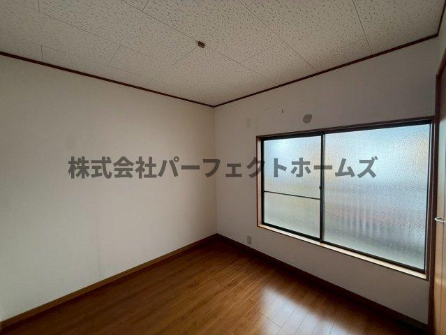 養父丘2丁目テラスの洋室|使い勝手のいい洋室です