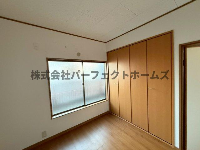 養父丘2丁目テラスの洋室|ゆったりした洋室です