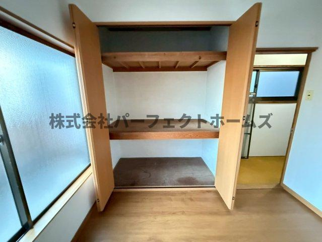 養父丘2丁目テラスの収納|こまごまとしたものを収納できそうですね