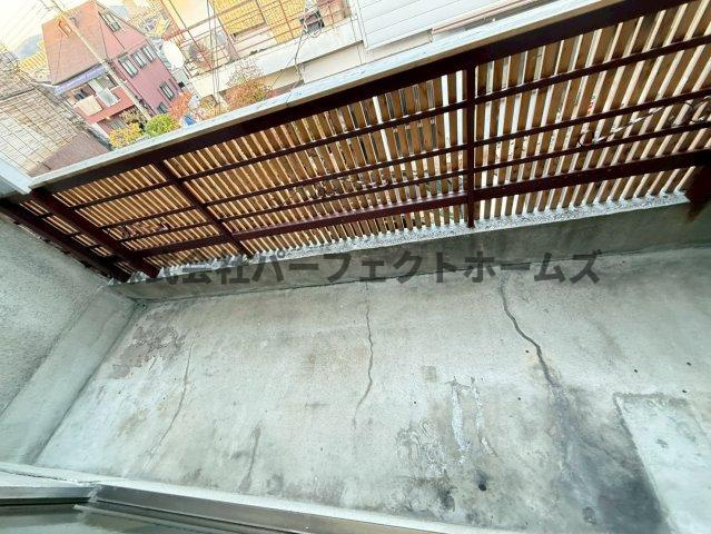 養父丘2丁目テラスのバルコニー|開放的で明るい空間を演出してくれるバルコニーです