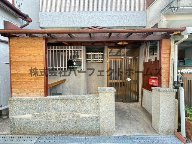 養父丘2丁目テラスのエントランス|落ち着いたエントランスです