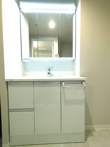 リーデンススクエア豊中大黒町の独立洗面台