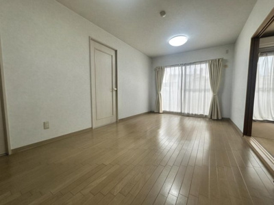 【居間・リビング】 | サンシティ大州通 | ※CGで家具小物等を消したイメージです。