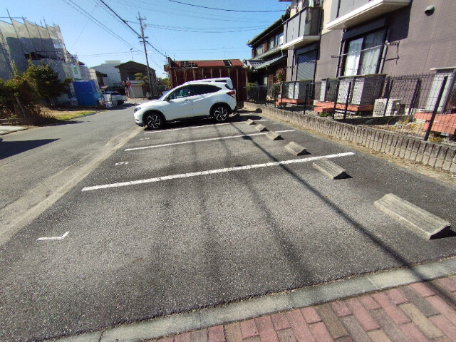 エスポワール栄の駐車場