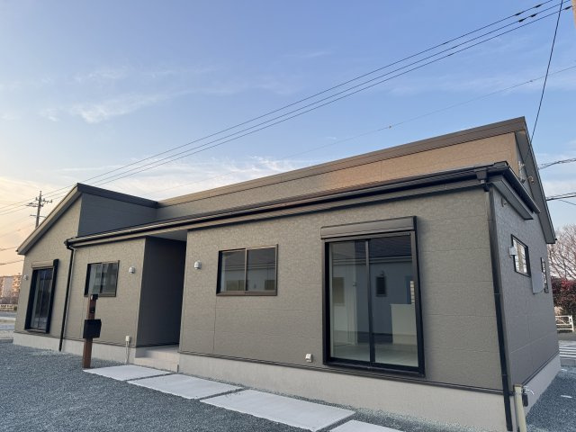 中央区遠州浜2丁目　1号棟の玄関|スタイリッシュなデザインの玄関です。