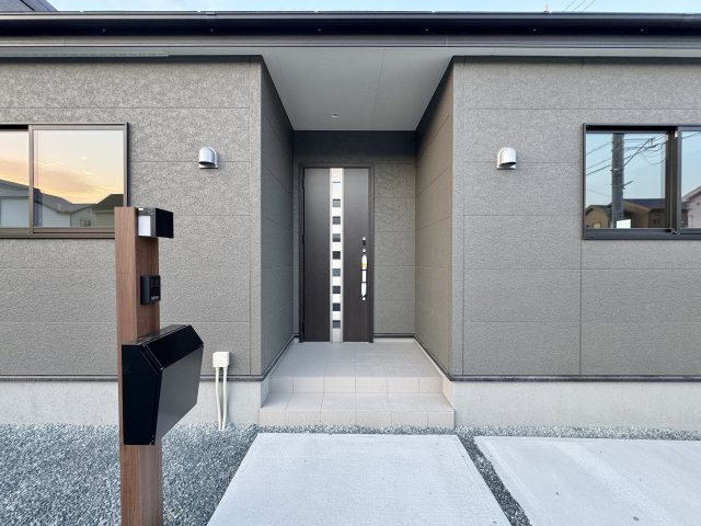 中央区遠州浜2丁目　1号棟の駐車場|並列で3台分以上駐車可能です！