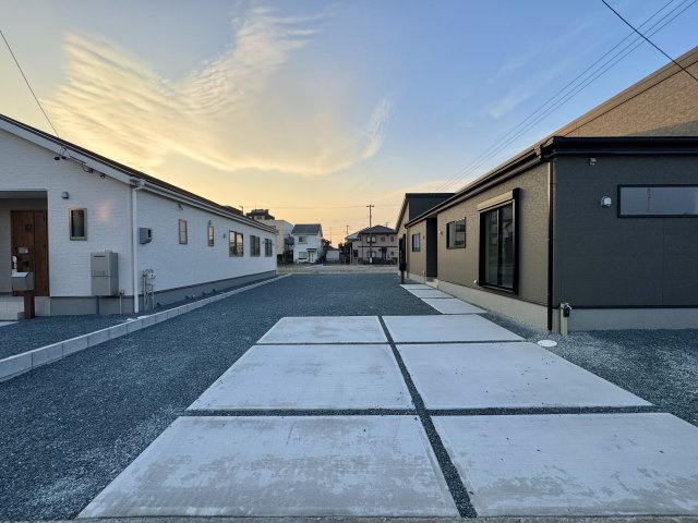 中央区遠州浜2丁目　1号棟の前面道路含む現地写真|前面道路北側を向いて撮影しました。
