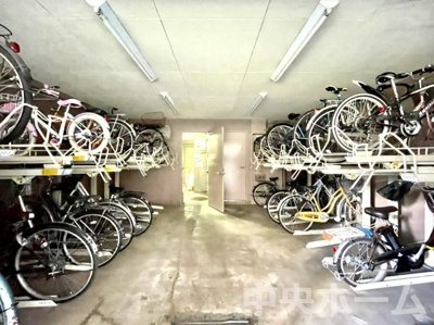 【駐輪場】 | メッツ立石 | 【自転車置き場】最新の空き状況や費用などの詳細は担当スタッフまでお問い合わせください。