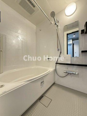 【浴室】 | メッツ立石 | 【バスルーム】暖房換気乾燥機付きシステムバスルーム。暖房・冷風・換気・乾燥など、毎日を快適に過ごせるうれしい機能が揃っています。雨の日の洗濯物も安心です。