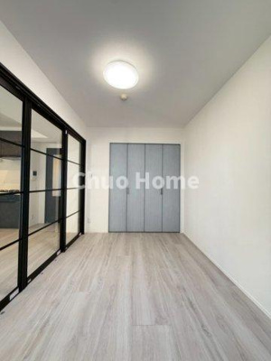 【洋室】 | メッツ立石 | 【洋室】快適に過ごす条件は、一人ひとり違います。だからこそ飾り過ぎないシンプルな内装と偏り過ぎないデザインで統一しております。居住していく中でオーナー様だけの【マイホーム】に創り上げて下さい