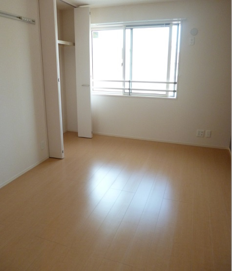 アリエスマンションの洋室|２面採光で明るいお部屋です(^O^)