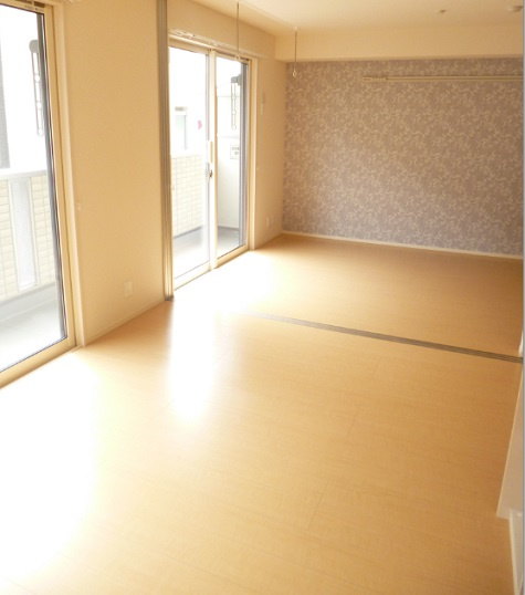 アリエスマンションの居間・リビング|南西向きで日当り良好です(^O^)