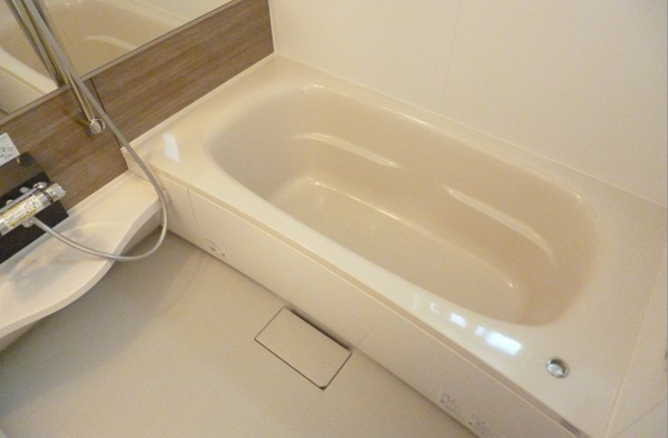 アリエスマンションの浴室|追い焚き付きで足を伸ばすことができる広いお風呂(^O^)