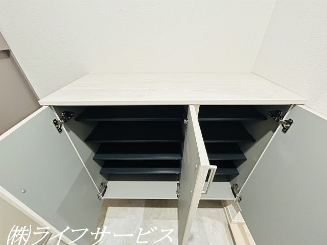 【玄関】 | 新大阪スカイハイツ | 玄関／玄関にはシューズボックスと物入がございます！