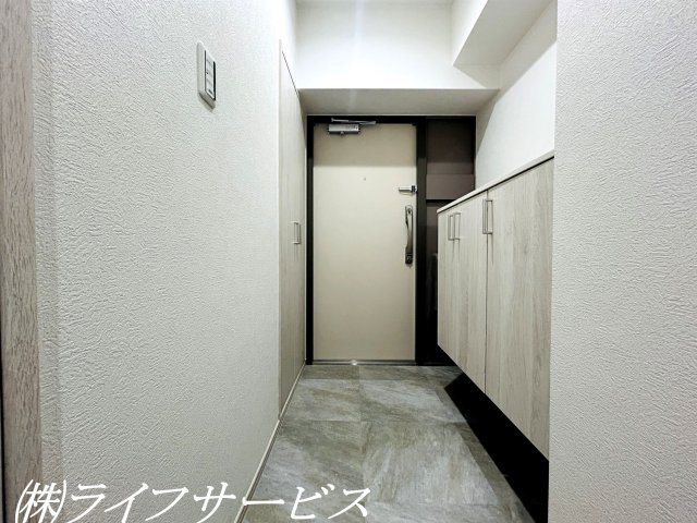 【玄関】 | 新大阪スカイハイツ | 玄関／玄関にはシューズボックスと物入がございます！