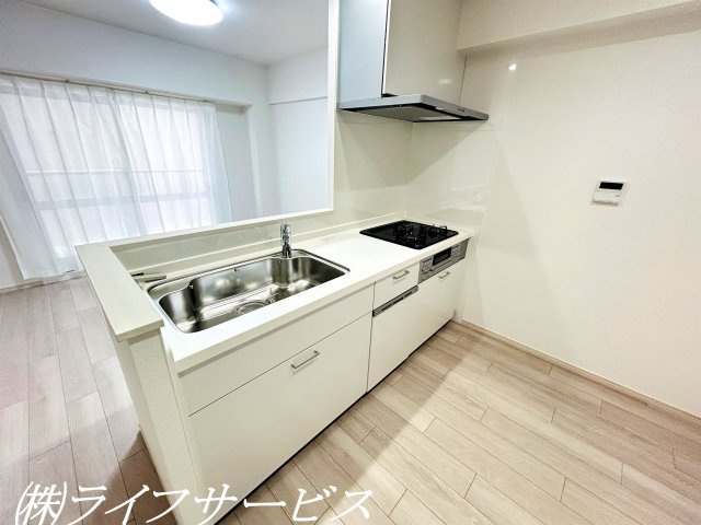 【キッチン】 | 新大阪スカイハイツ | システムキッチン／対面式キッチンは食器洗浄乾燥機・３口ガスコンロで機能的！