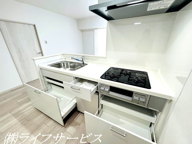 【キッチン】 | 新大阪スカイハイツ | キッチンはスライド式収納
