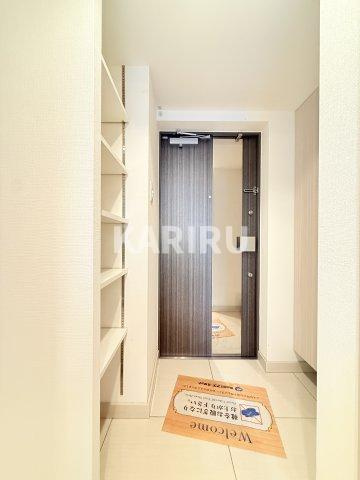 LUXENA KADOMAの玄関