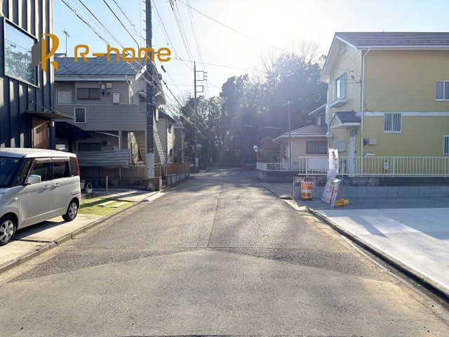 守谷市薬師台第14　新築戸建て　1号棟の前面道路含む現地写真|『今から見たい！』大歓迎です♪
お気軽にＲ－ｈomeまでお問い合わせください。
