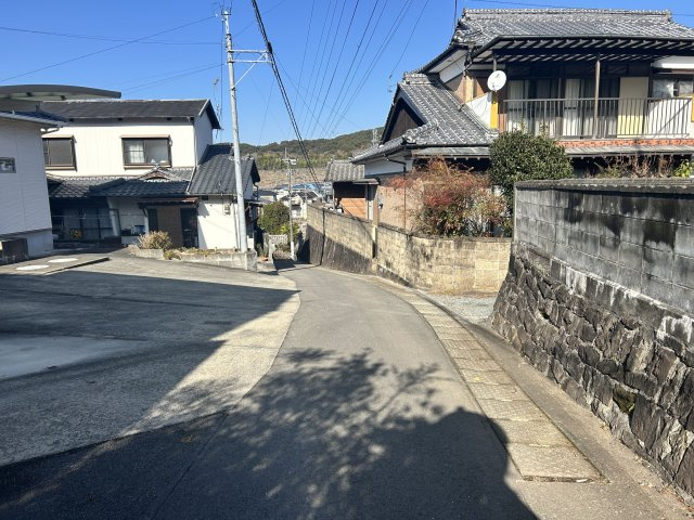 【前面道路含む現地写真】 | 勝立売家 | 予算を抑えて理想を叶える。DIYも楽しめる、自然豊かな平屋！
