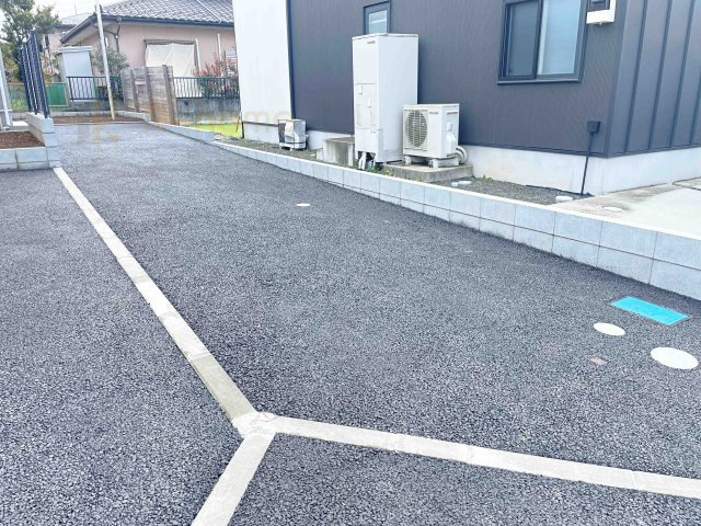 守谷市薬師台第14　新築戸建て　2号棟の駐車場|カースペースは2台お停めいただけます♪
