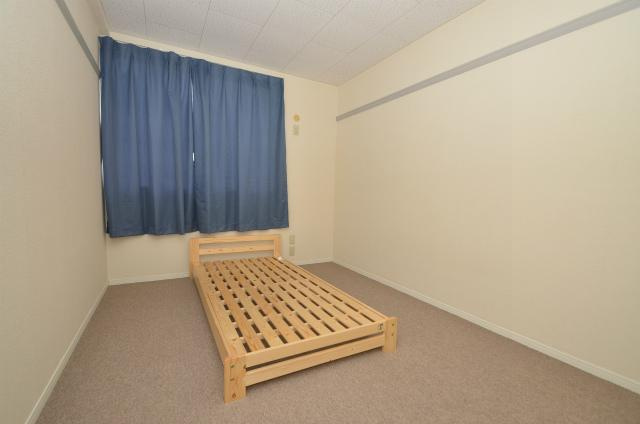 北九州市八幡西区幸神３丁目のアパートの洋室