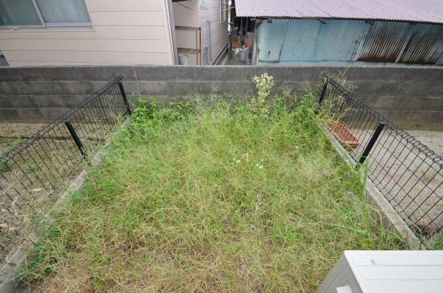 北九州市八幡西区幸神３丁目のアパートの庭