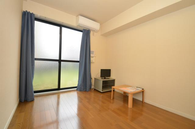 北九州市八幡西区幸神３丁目のアパートの居間・リビング