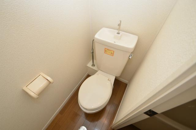 北九州市八幡西区幸神３丁目のアパートのトイレ