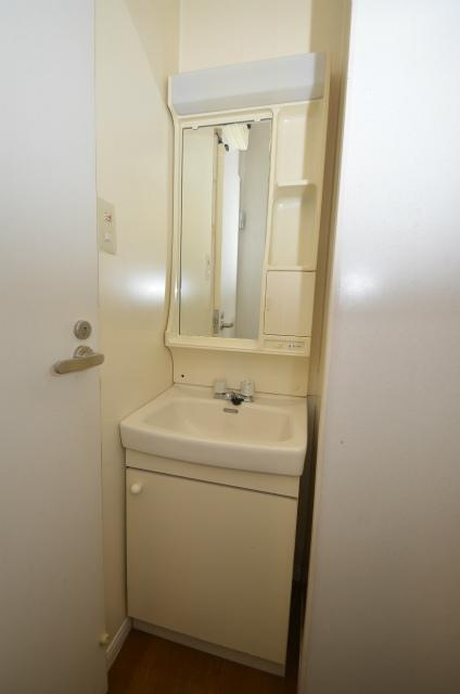 北九州市八幡西区幸神３丁目のアパートの独立洗面台