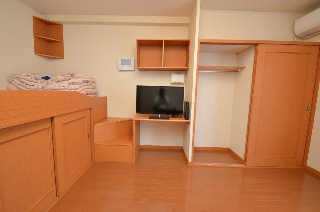 北九州市八幡西区金剛４丁目のアパートの居間・リビング