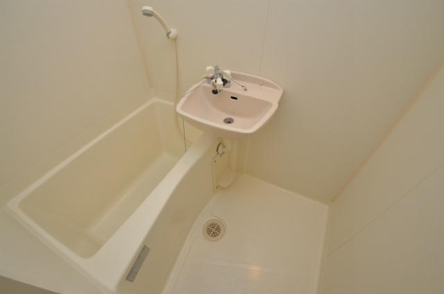 北九州市八幡西区金剛４丁目のアパートの浴室