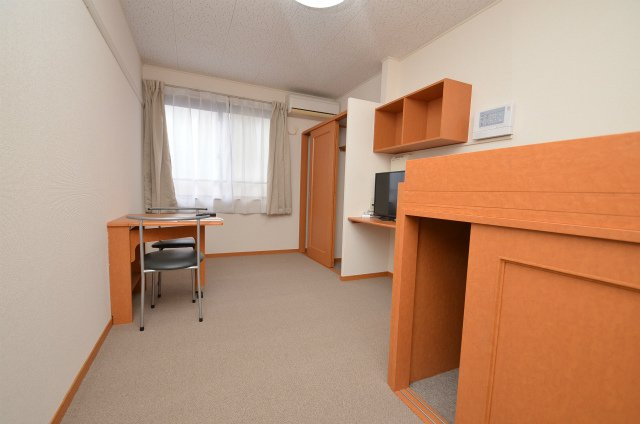 北九州市八幡西区下上津役３丁目のアパートの居間・リビング