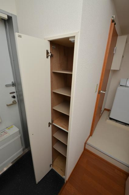 北九州市八幡西区町上津役東２丁目のアパートの玄関