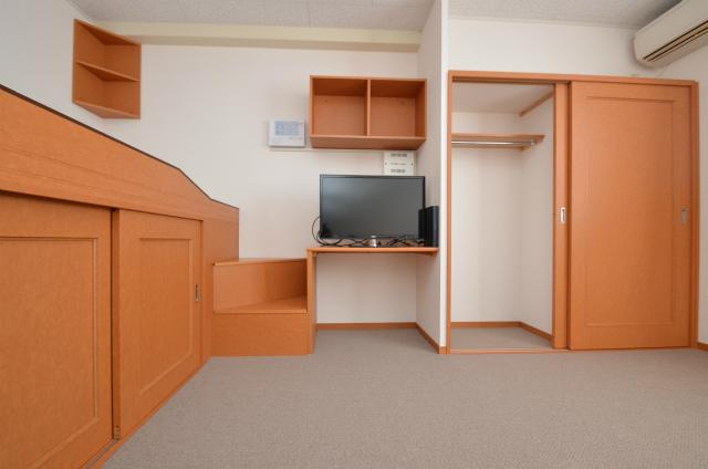 北九州市八幡西区町上津役東２丁目のアパートの居間・リビング