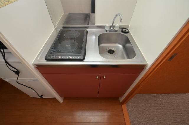 北九州市八幡西区町上津役東２丁目のアパートのキッチン