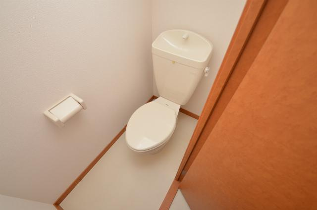 北九州市八幡西区町上津役東２丁目のアパートのトイレ