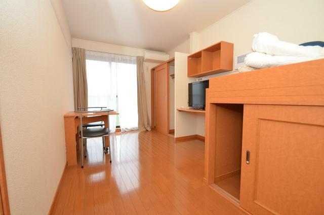 北九州市八幡西区西鳴水２丁目のアパートの居間・リビング