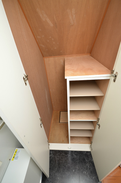 北九州市八幡西区大平２丁目のアパートの玄関