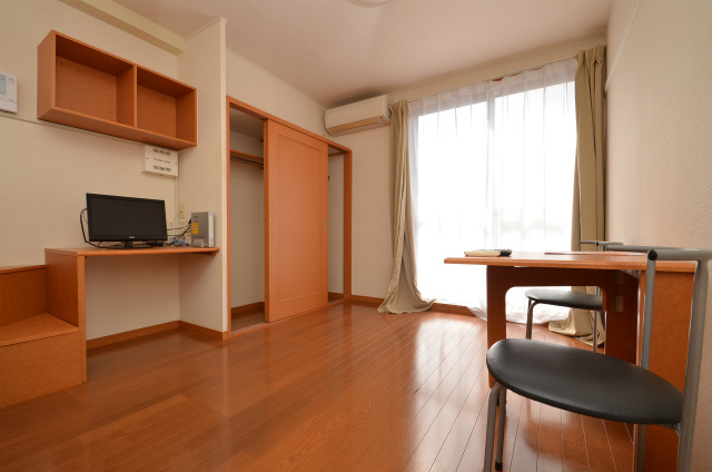 北九州市八幡西区引野２丁目のアパートの居間・リビング