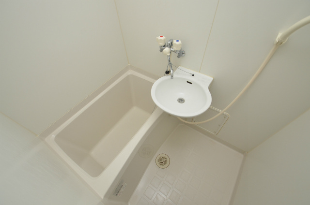 北九州市八幡西区引野２丁目のアパートの浴室