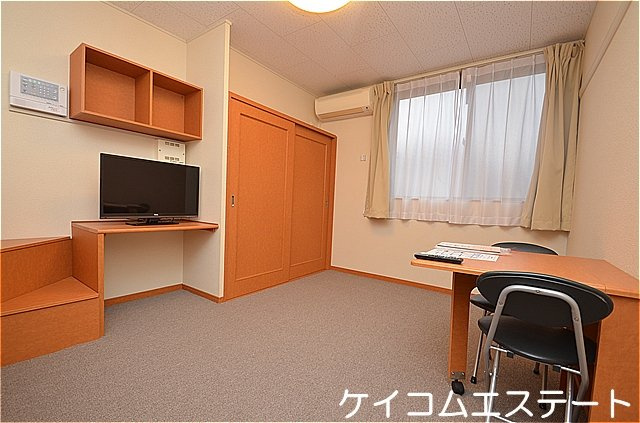 北九州市八幡西区引野２丁目のアパートの居間・リビング