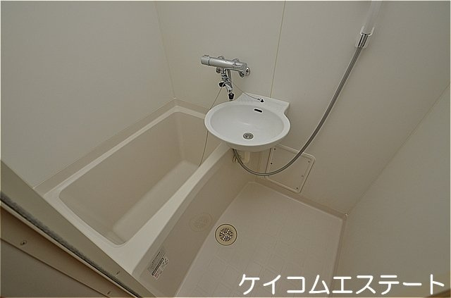 北九州市八幡西区引野２丁目のアパートの浴室