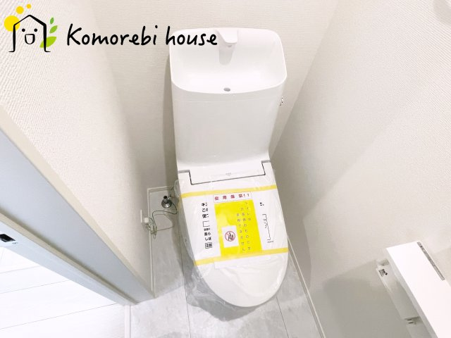さいたま市見沼区東大宮218②　新築一戸建て　ミラスモシリーズ　01のトイレ|落ち着いた色調のトイレです