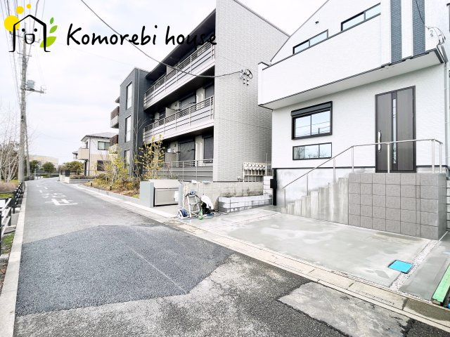 さいたま市見沼区東大宮218②　新築一戸建て　ミラスモシリーズ　01の前面道路含む現地写真|前面道路含む現地写真です